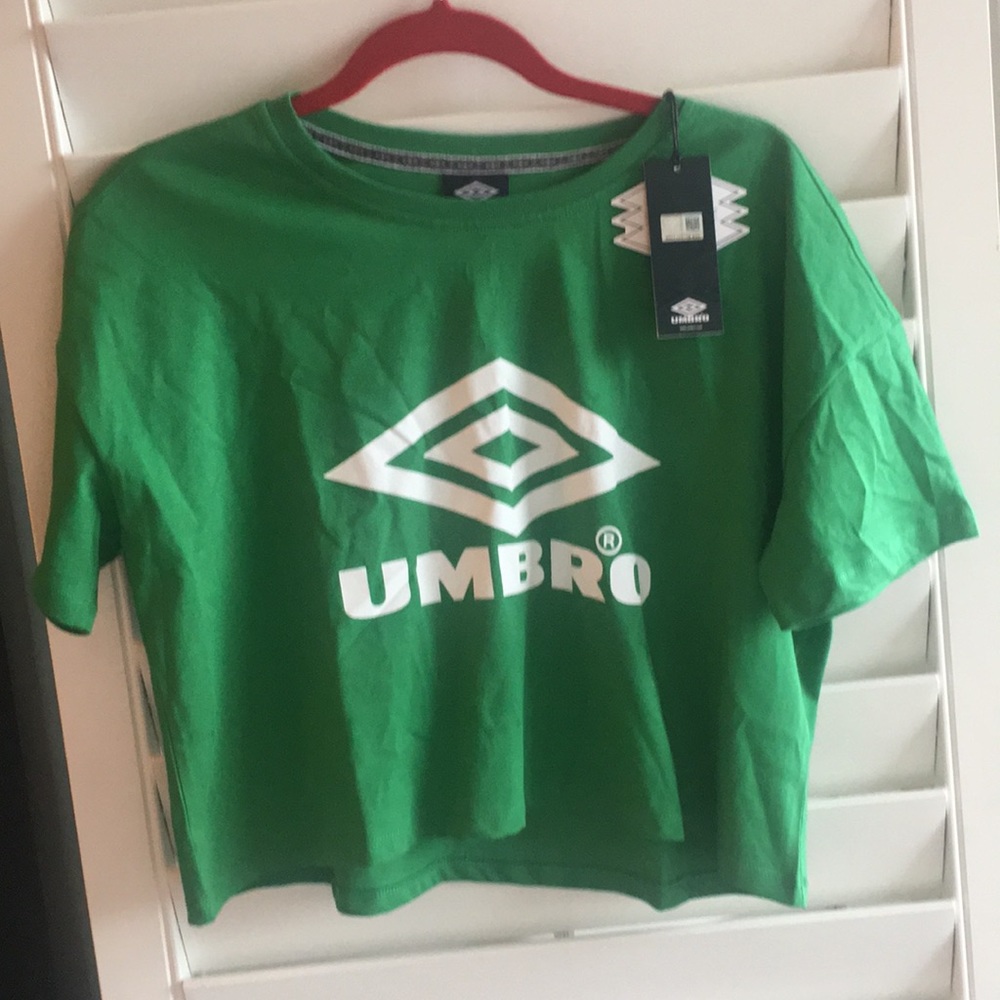 Cropped Umbro green shirt